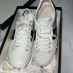 Gucci women’s sneakers in great condition barely worn